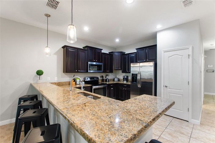 Image No.9-7 Bed Property for sale