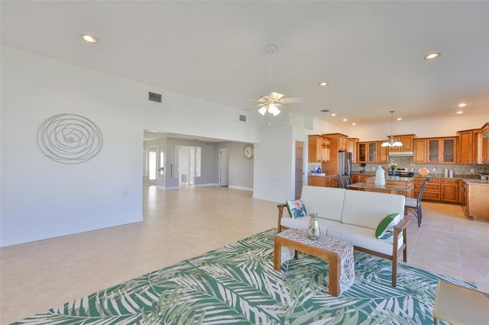 Image No.24-3 Bed Property for sale