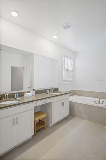 Image No.29-5 Bed Property for sale