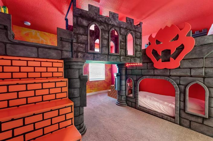 Image No.22-8 Bed Property for sale