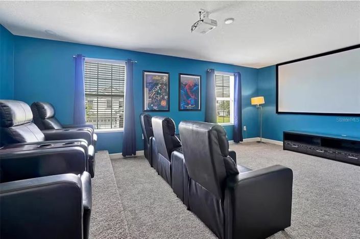 Image No.24-8 Bed Property for sale