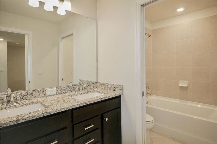 Image No.33-5 Bed Townhouse for sale