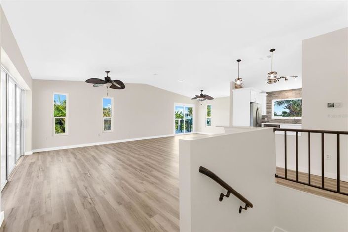 Image No.10-3 Bed Property for sale