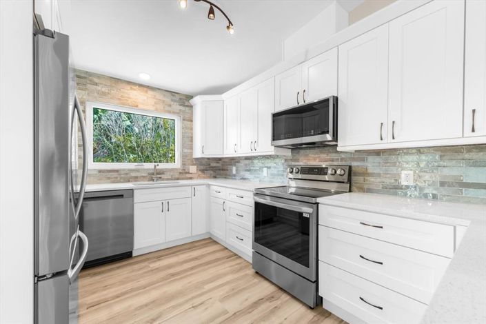 Image No.19-3 Bed Property for sale