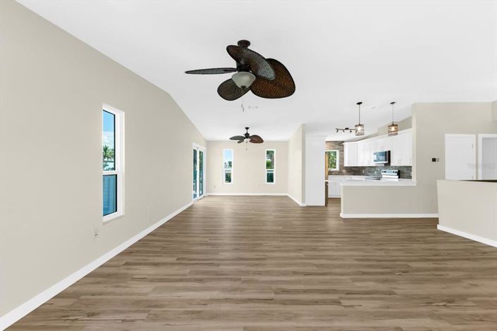 Image No.8-3 Bed Property for sale