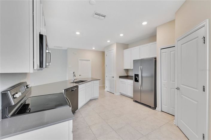 Image No.4-4 Bed Property for sale