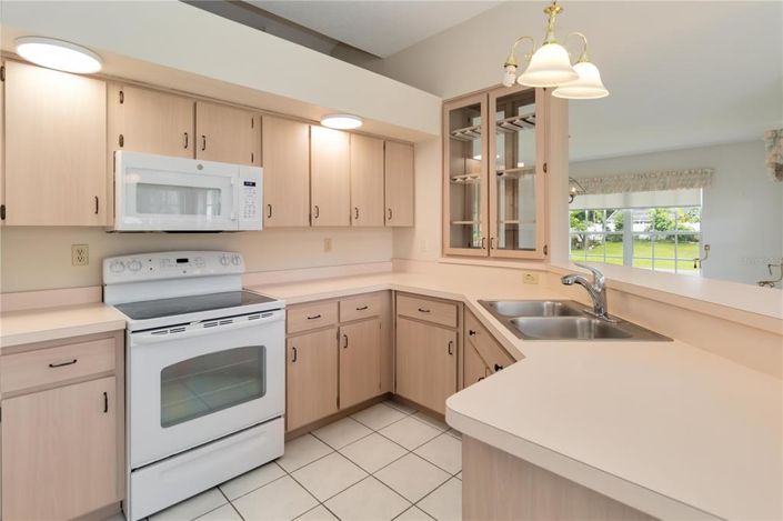 Image No.12-3 Bed Property for sale