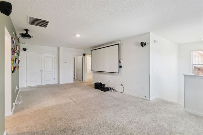 Image No.17-6 Bed Property for sale