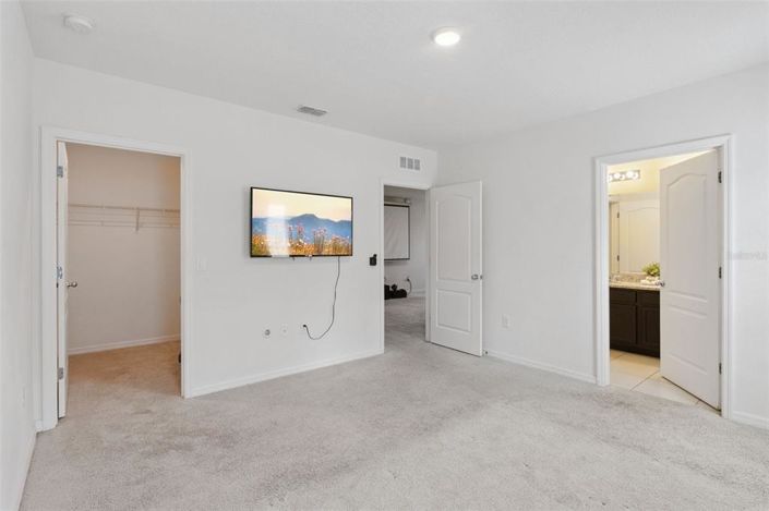 Image No.23-6 Bed Property for sale