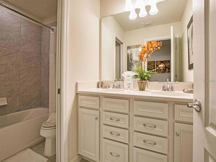 Image No.22-6 Bed Property for sale