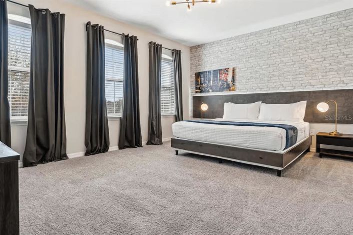 Image No.10-5 Bed Property for sale