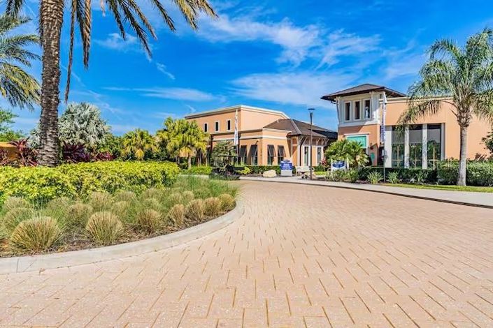 Image No.80-5 Bed Property for sale