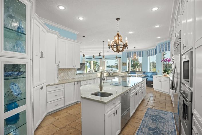 Image No.14-5 Bed Property for sale