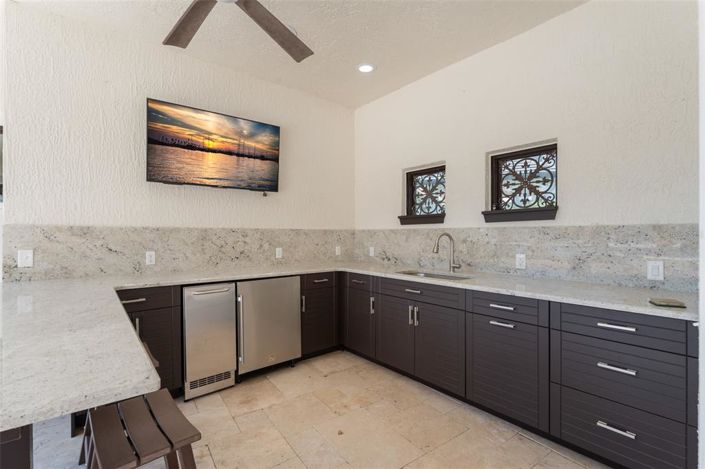 Image No.40-5 Bed Property for sale