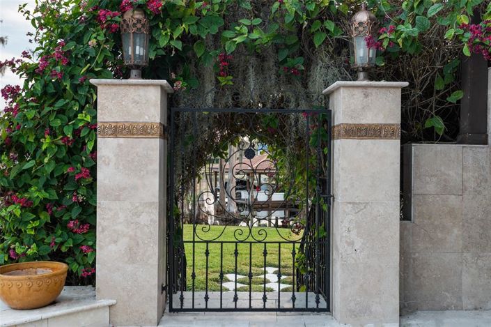 Image No.51-5 Bed Property for sale