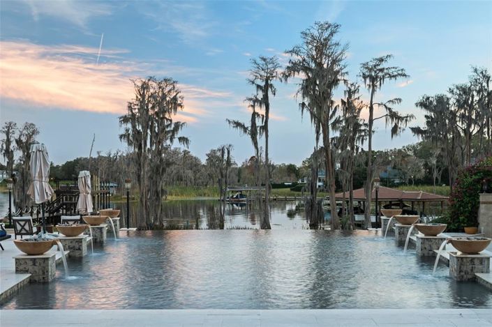 Image No.55-5 Bed Property for sale