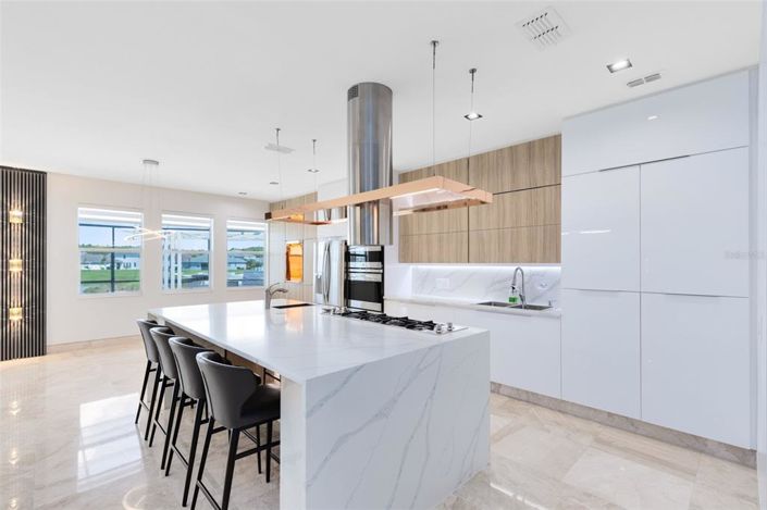 Image No.10-4 Bed Property for sale