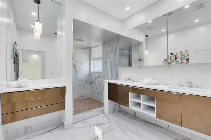 Image No.15-4 Bed Property for sale