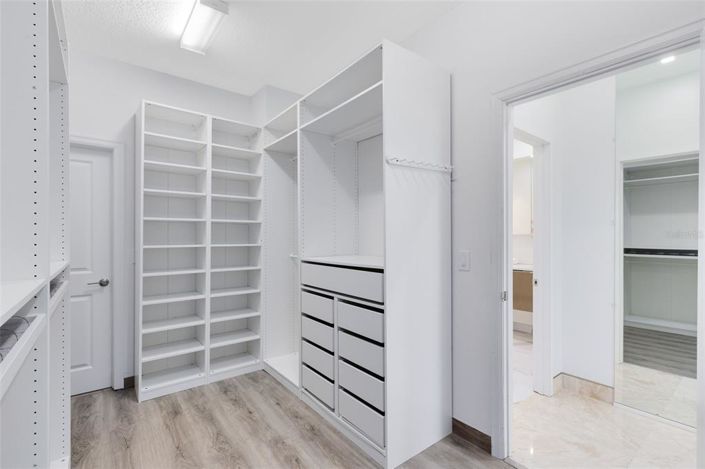 Image No.17-4 Bed Property for sale