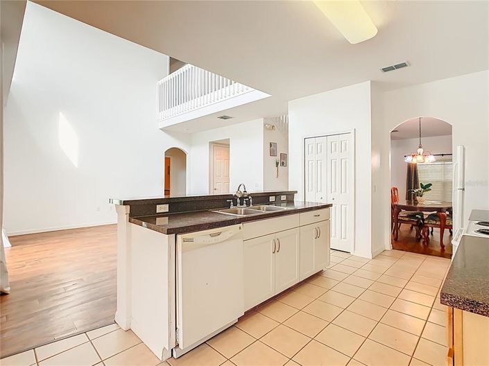 Image No.15-5 Bed Property for sale