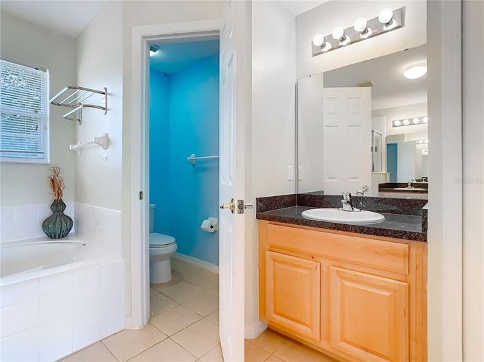 Image No.38-5 Bed Property for sale