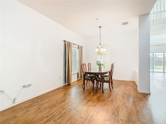 Image No.8-5 Bed Property for sale