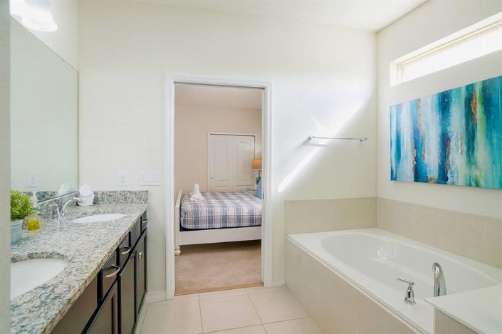 Image No.28-7 Bed Property for sale