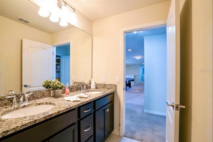 Image No.33-7 Bed Property for sale