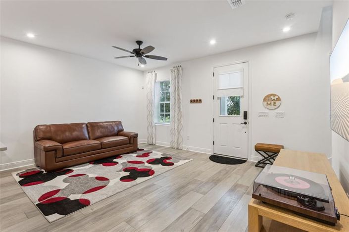 Image No.12-3 Bed Townhouse for sale