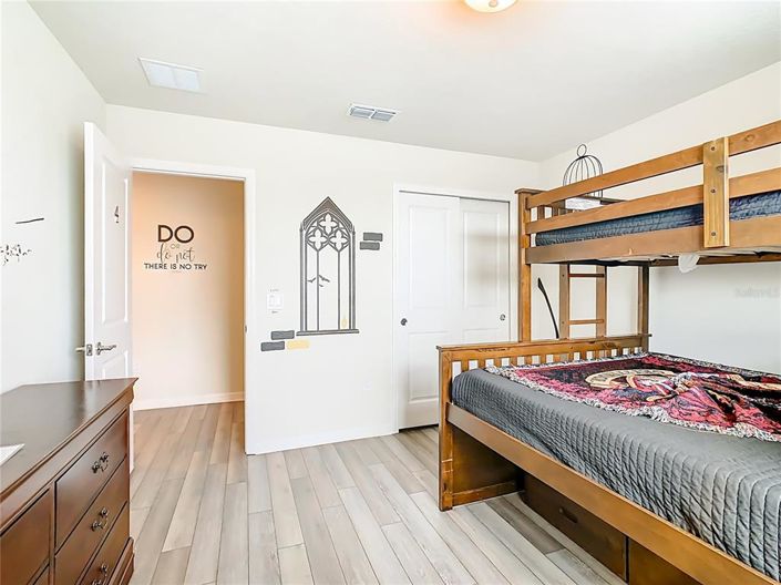 Image No.67-6 Bed Property for sale