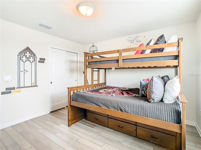 Image No.69-6 Bed Property for sale