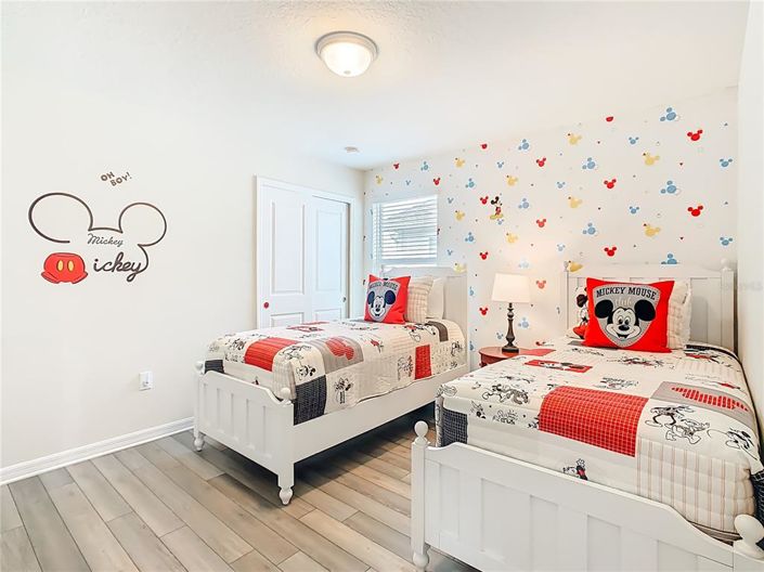 Image No.71-6 Bed Property for sale