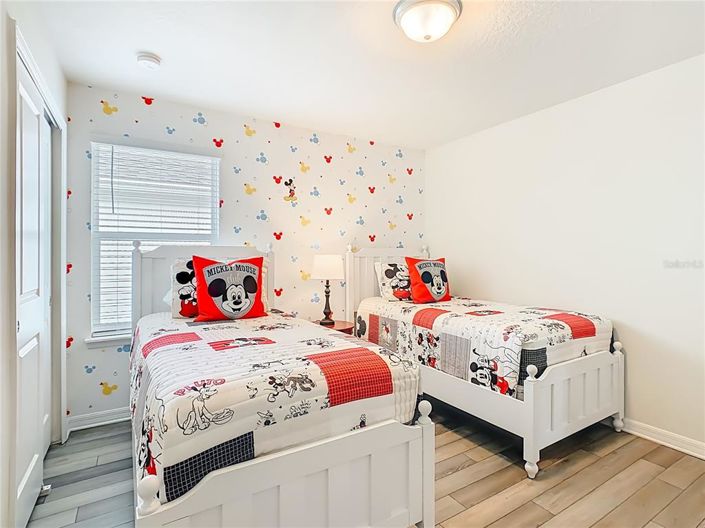 Image No.72-6 Bed Property for sale