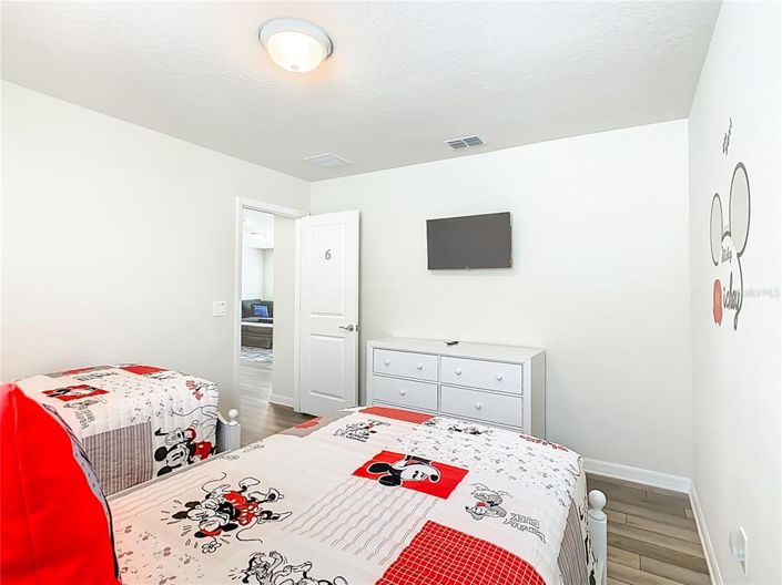 Image No.73-6 Bed Property for sale