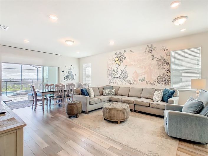 Image No.8-6 Bed Property for sale