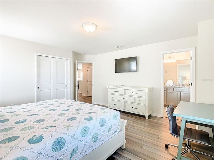 Image No.80-6 Bed Property for sale