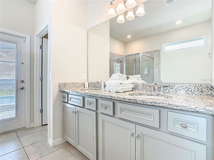 Image No.86-6 Bed Property for sale