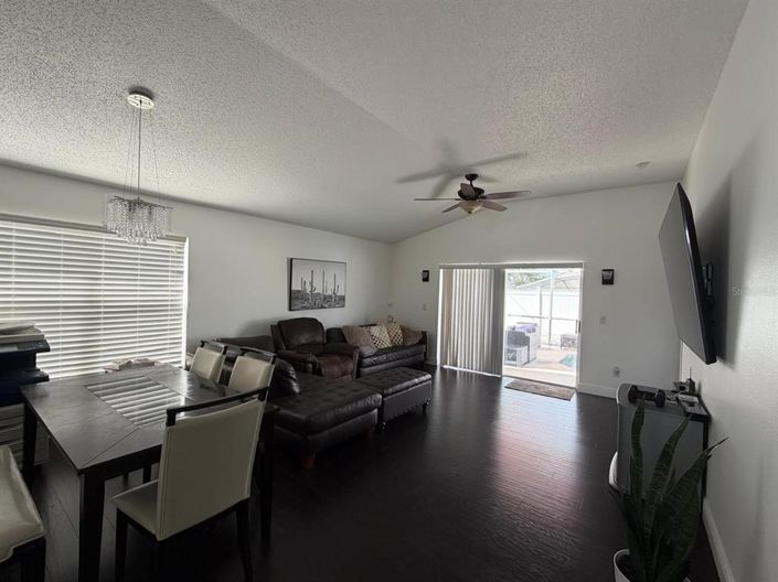 Image No.2-Propriété de 3 chambres à vendre à Kissimmee