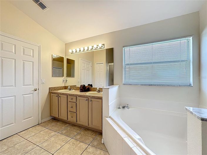 Image No.23-4 Bed Property for sale