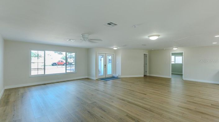 Image No.10-4 Bed Property for sale