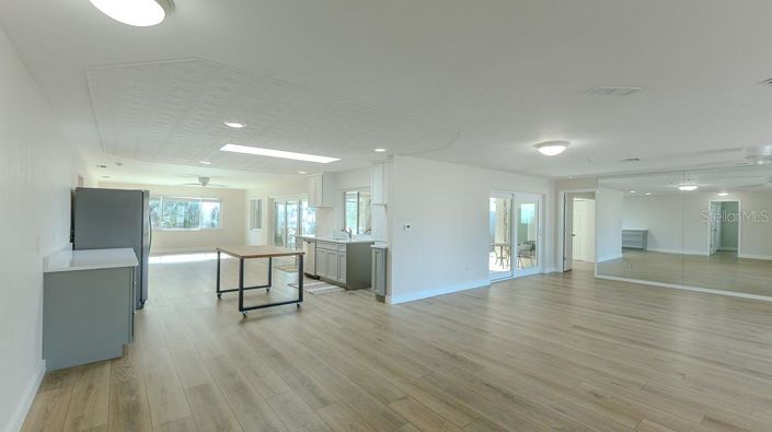 Image No.12-4 Bed Property for sale