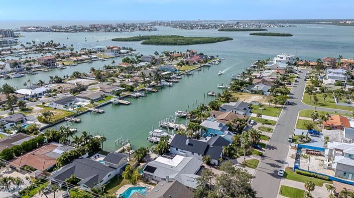 Image No.3-4 Bed Property for sale