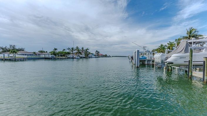 Image No.57-4 Bed Property for sale