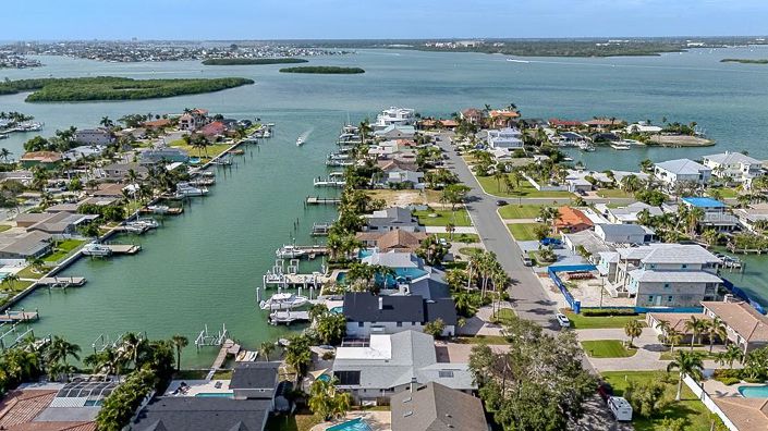 Image No.61-4 Bed Property for sale