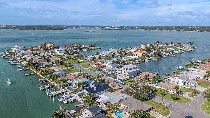 Image No.62-4 Bed Property for sale