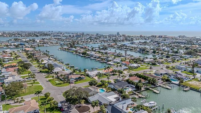 Image No.64-4 Bed Property for sale