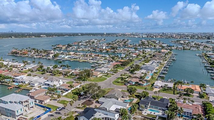 Image No.65-4 Bed Property for sale