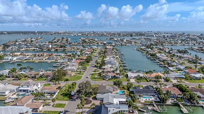 Image No.66-4 Bed Property for sale