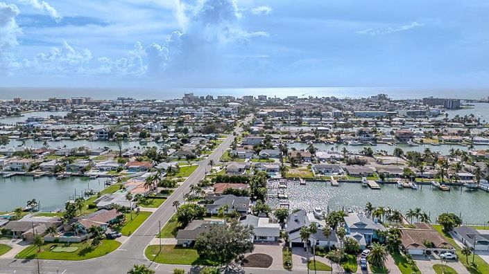 Image No.68-4 Bed Property for sale