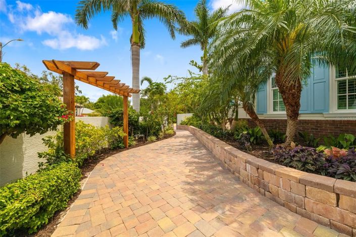 Image No.66-4 Bed Property for sale